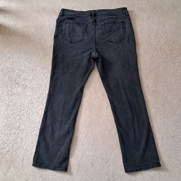 St. John's Bay Jeans Women's 16 Black Wash Straight Leg Stretch Denim - Picture 7 of 9